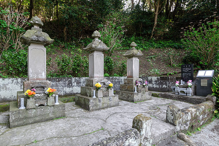 Graves for sailors of Russian Diana